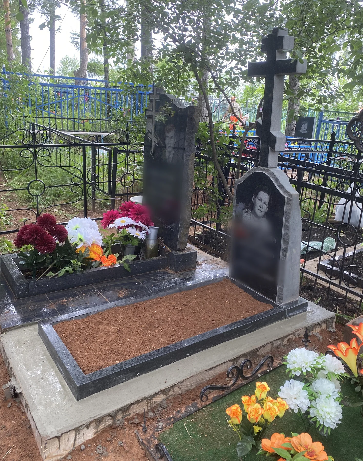 Вертикальный памятник с портретом