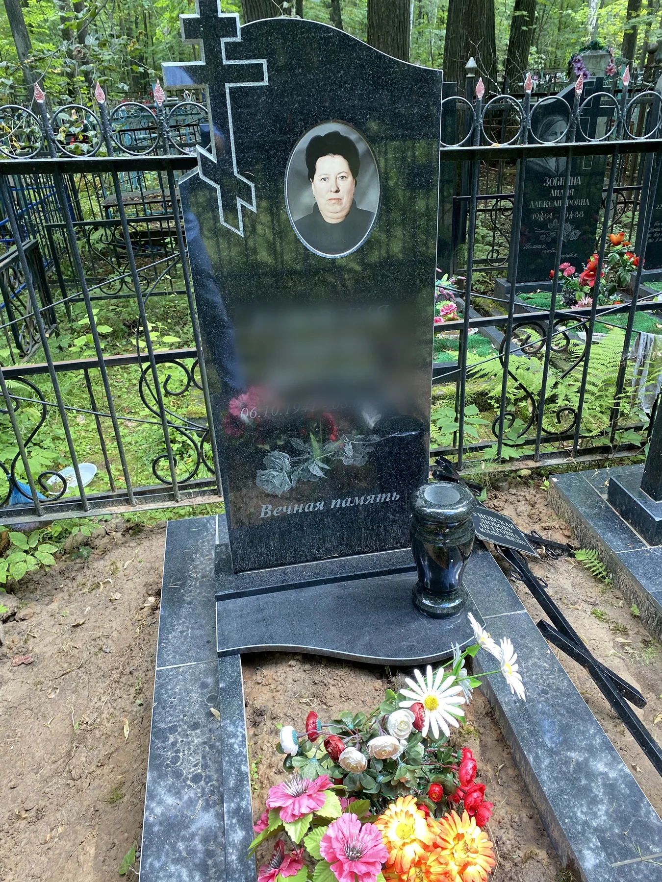 Памятник с портретной вставкой